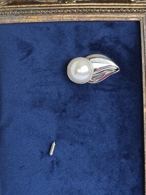 Salvatore Ferragamo Silver-Tone Faux Pearl Leaf Brooch